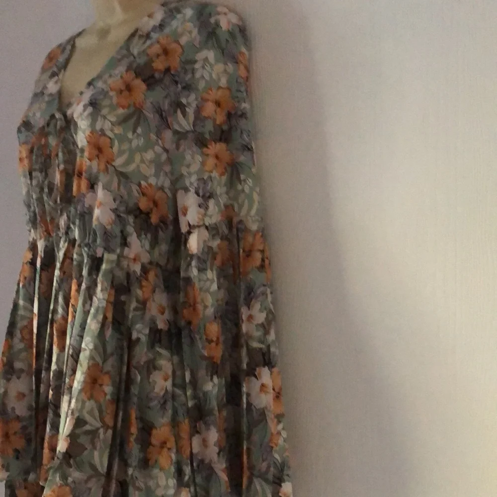 Woman’s fall Floral office siren pleated multi Colored Tiered dress - Picture 8 of 12